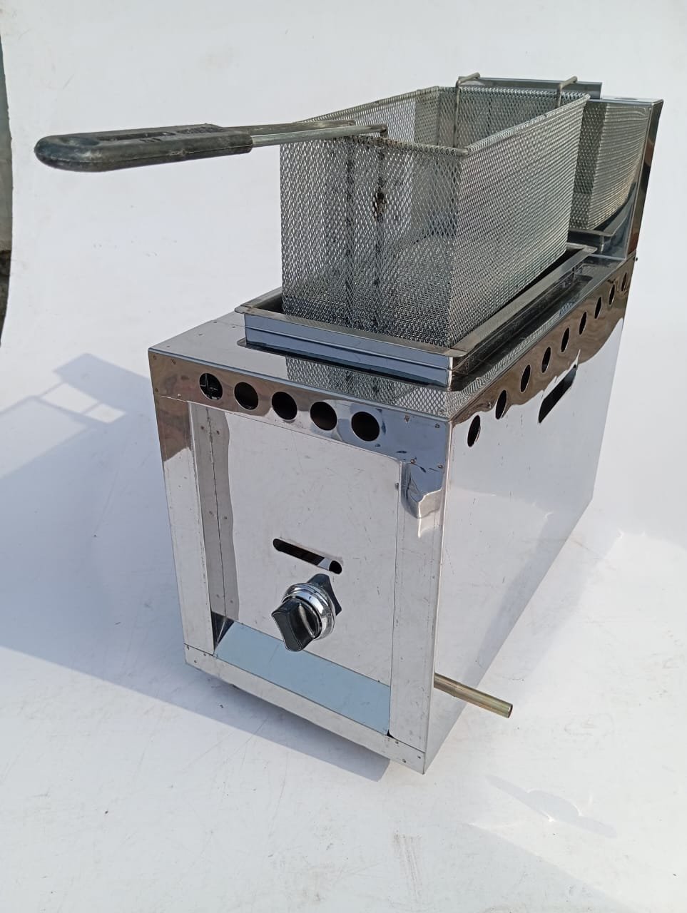 6 Liter commercial gas fryer model H6L 6 Liter commercial gas fryer model H6L by UM Steel Lahore